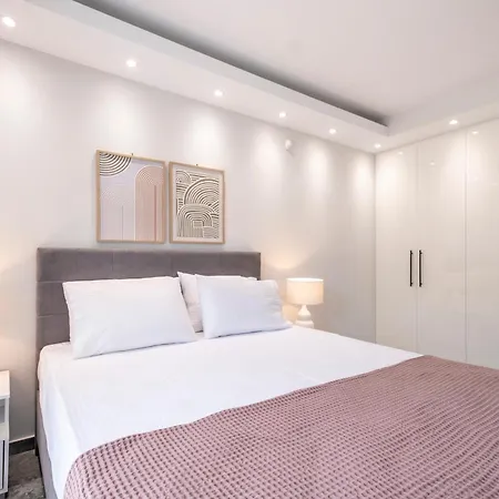 Orion Luxury Apartamento Asíni